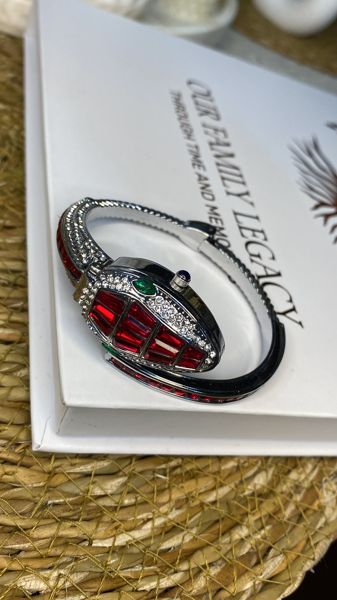 Bvlgari Model Yılan Taşlı Kadın Saat