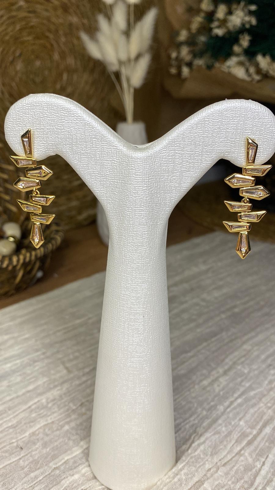 Asimetrik Kesim Sallantılı Küpe
